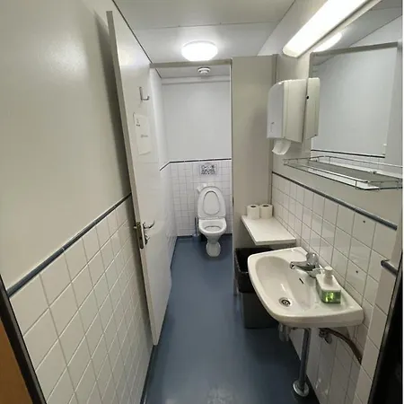 Office House Services 211 Hostel *